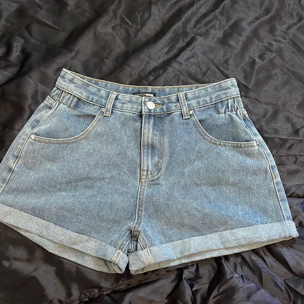 from fashion nova size 5 it is 100% cotton never worn